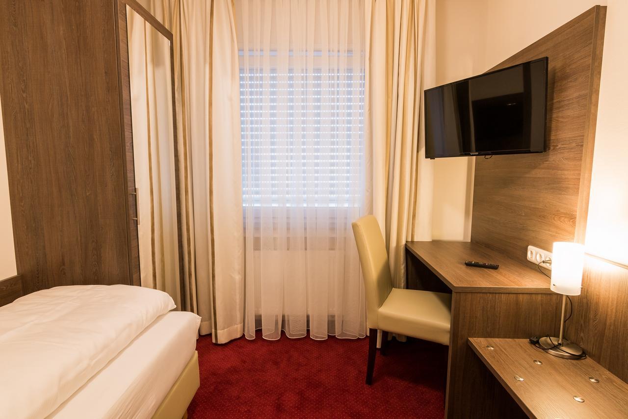 Hotel Restaurant Jaegerhof ケルペン エクステリア 写真